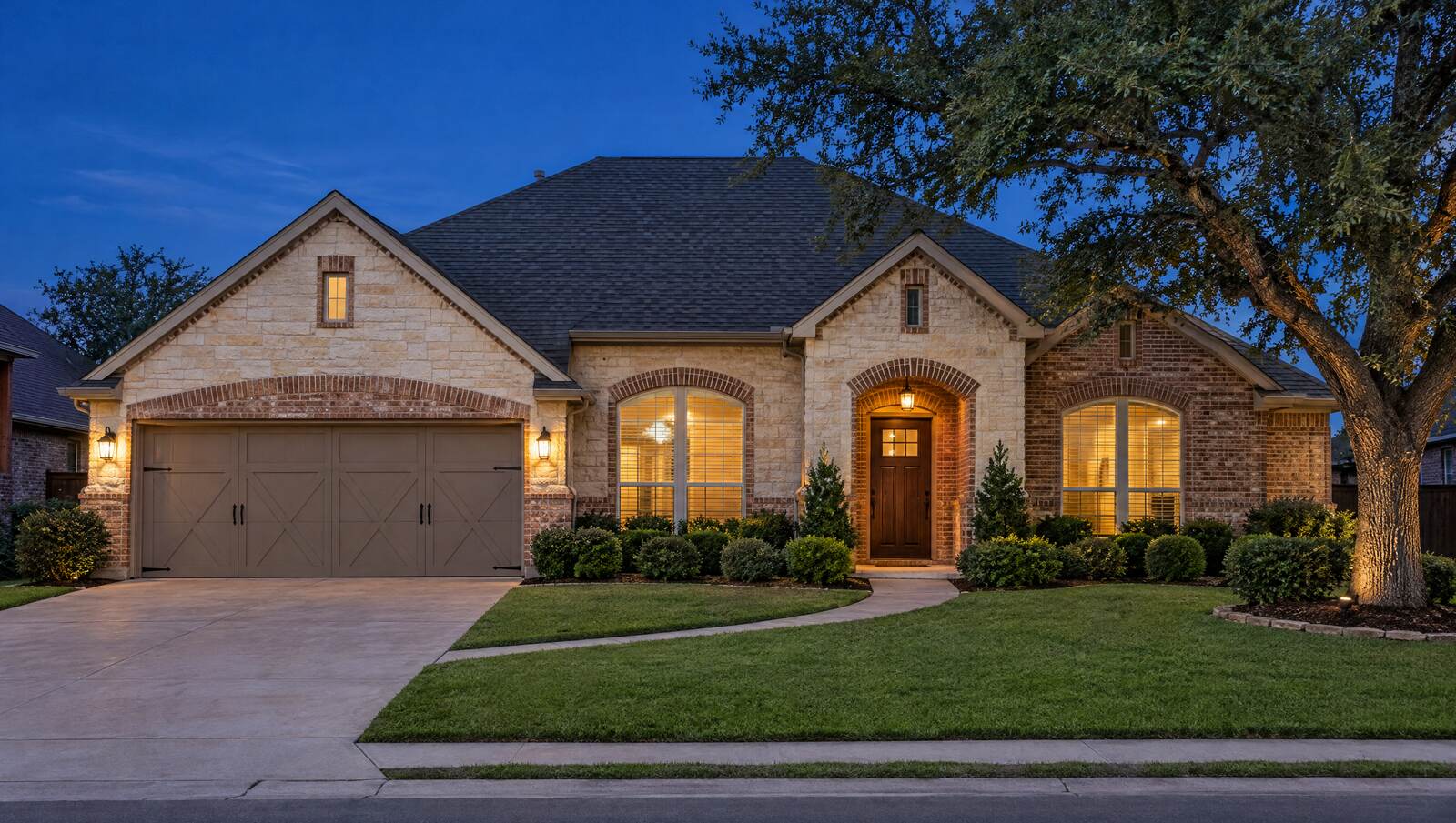 A North Carolina home before Christmas lights